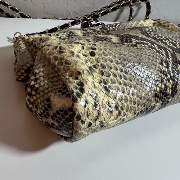 🤎 Badgley Mischka Python Snakeskin kiss Lock crossbody clutch bag - Picture 10 of 13